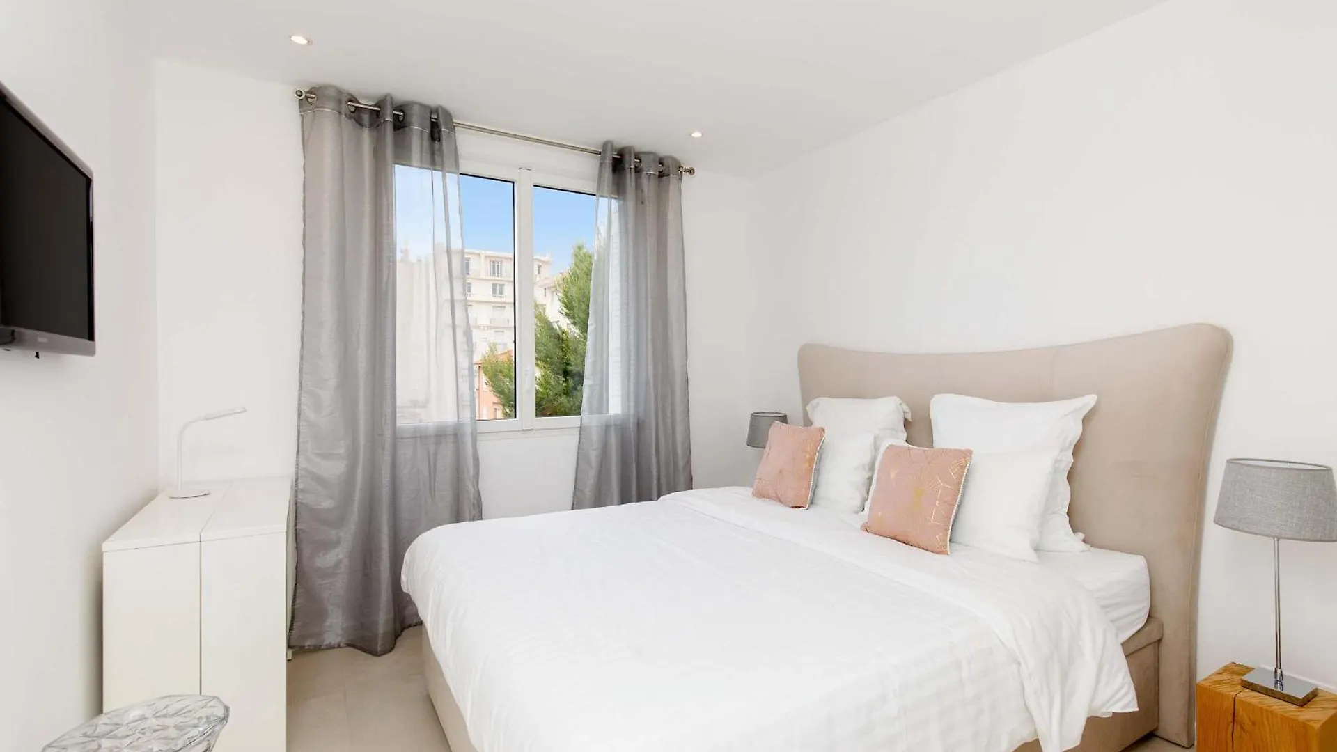 Great 3Bedrooms 100M From Croisette Cannes 0*,  Frankrike